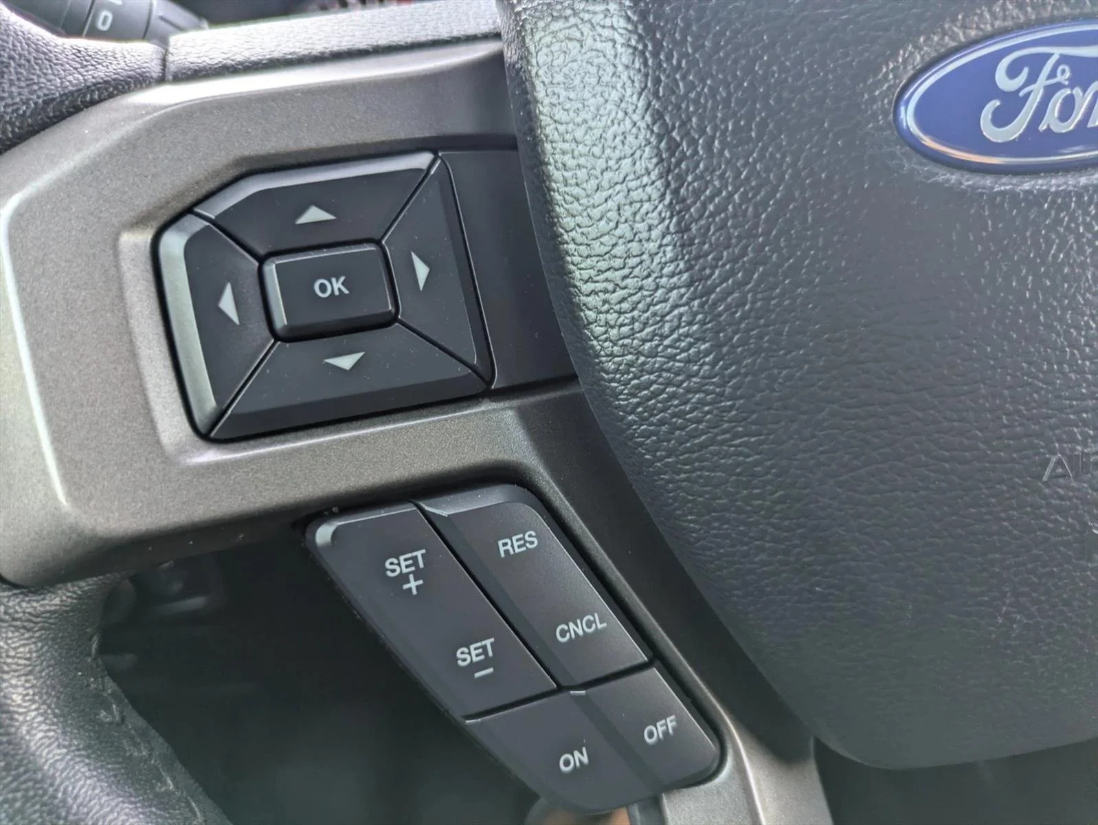 Used 2020 Magnetic Metallic Ford XLT image 14