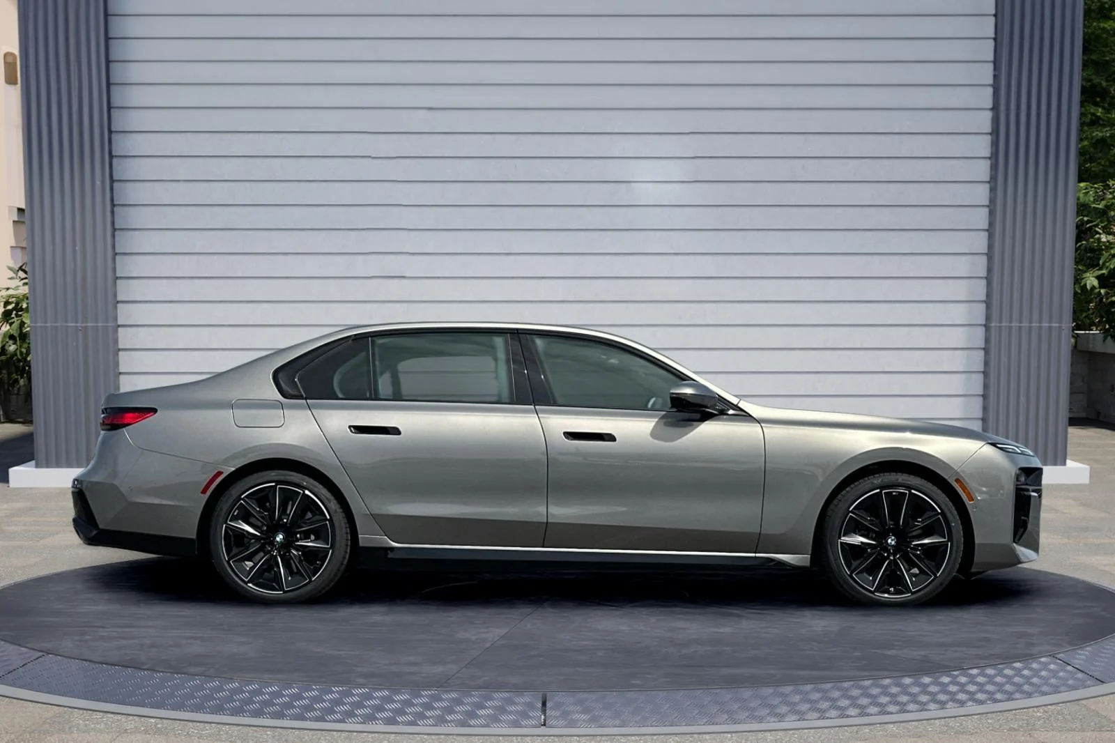 New 2026 Oxide Grey Metallic BMW 760i xDrive image 3