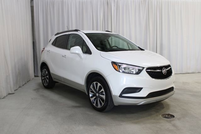 Used 2022 White Frost Tricoat Buick Preferred image 24