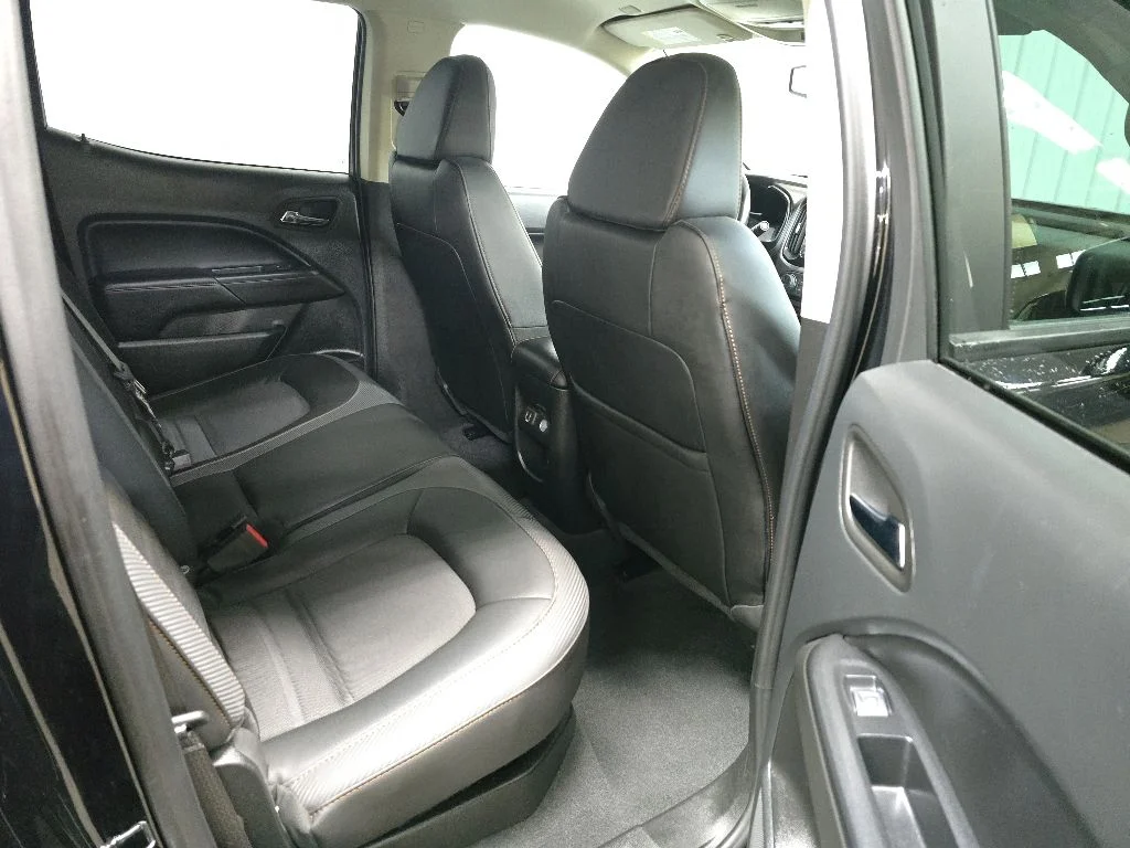 Used 2022 Black GMC AT4 w/Cloth image 17