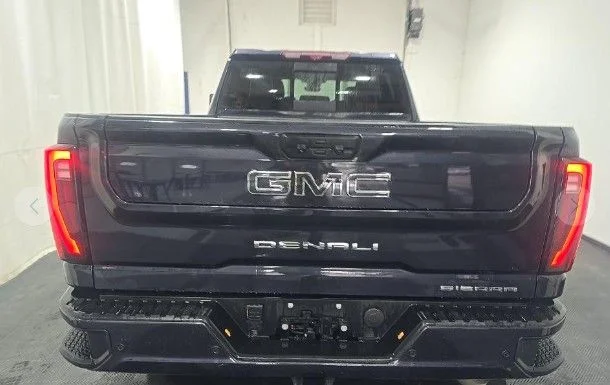 Used 2024 Gray GMC Denali Ultimate image 5
