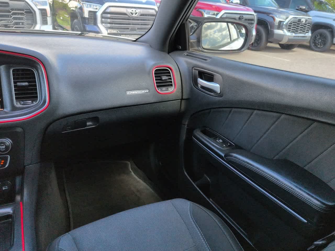 Used 2016 Bright White Clearcoat Dodge SXT image 16
