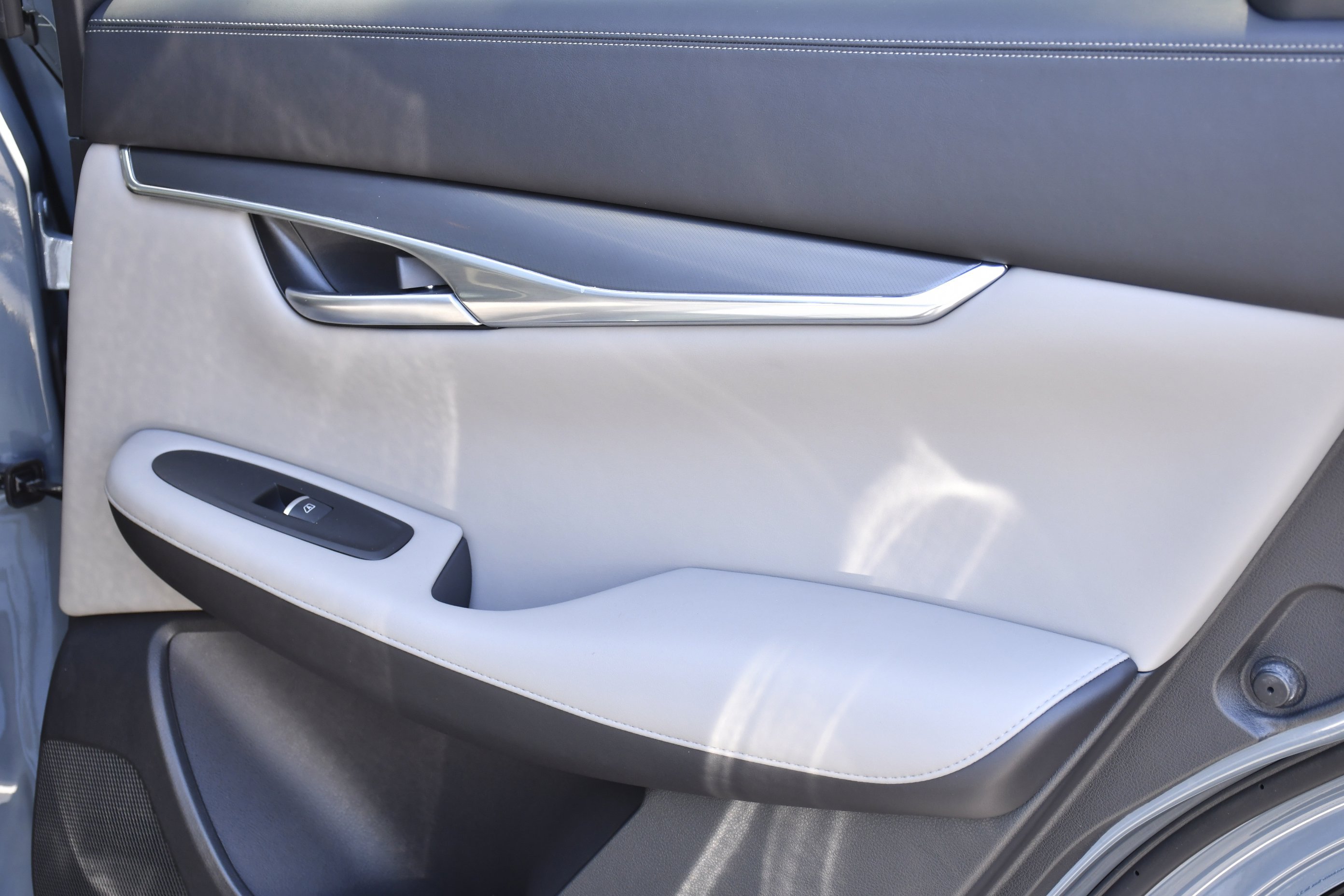 Used 2025 Slate Gray INFINITI LUXE image 25