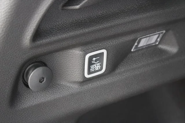 New 2026 Baltic Gray Metallic Clear-Coat Exterior Paint Jeep Laredo image 9