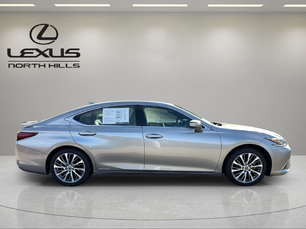 Used 2020 Silver Lexus 300h image 5