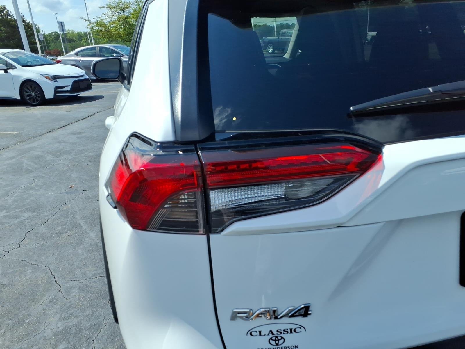 Used 2025 Ice Cap Toyota XLE image 16