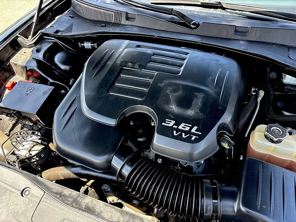Used 2022 Black Dodge SXT image 28