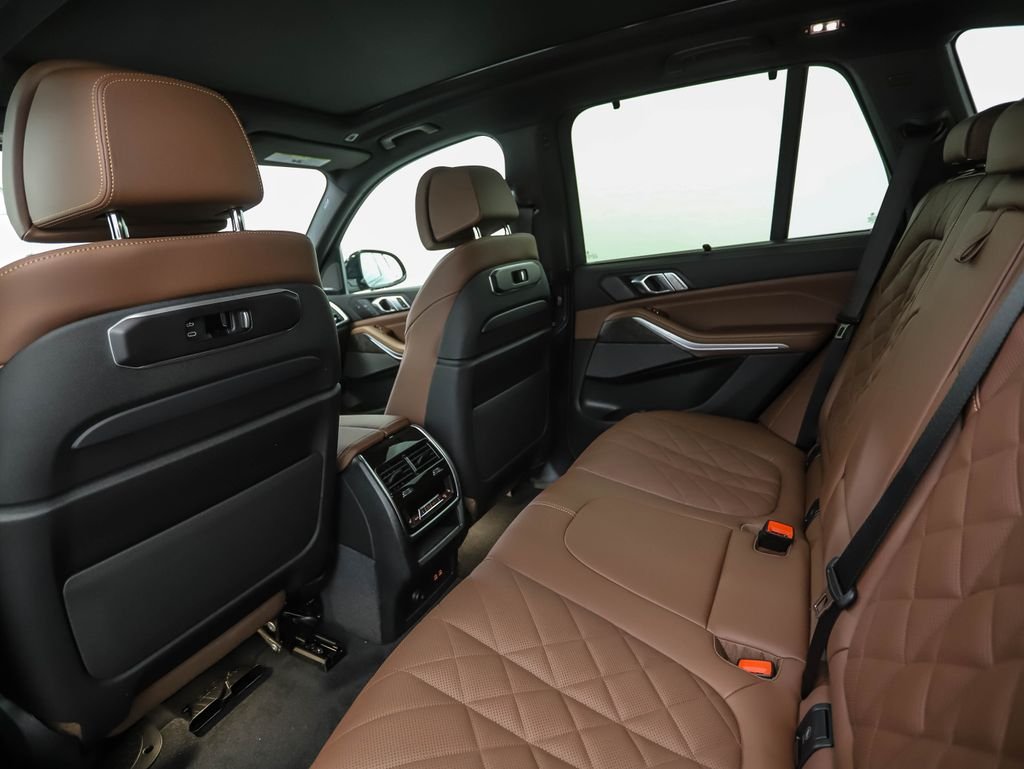 New 2026 Carbon Black Metallic BMW xDrive40i image 21