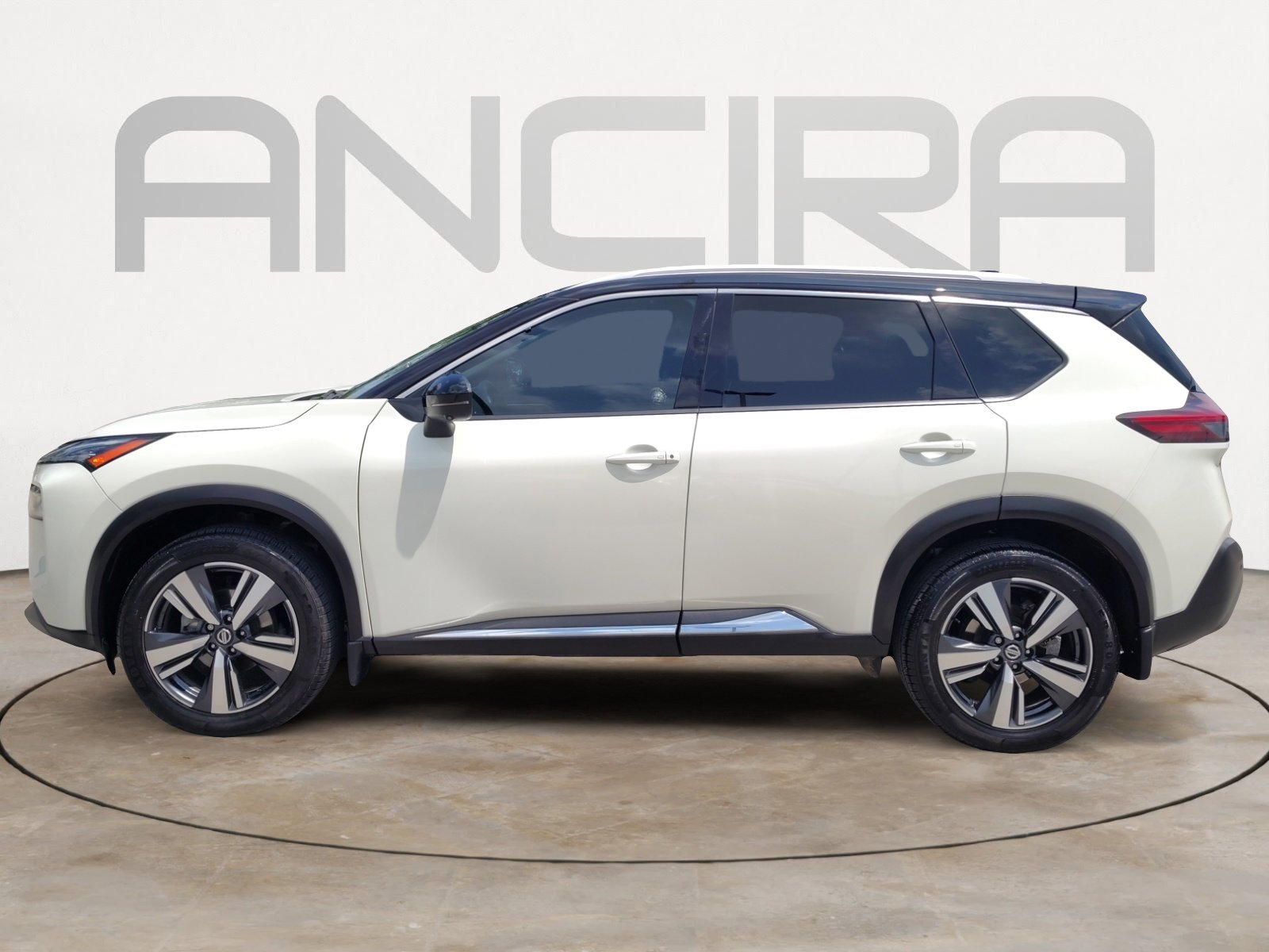 Used 2021 Pearl White Tricoat/Super Black Nissan SL image 9