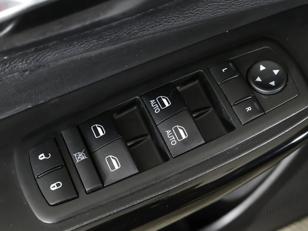 Used 2019 Gray Jeep Latitude Plus image 35