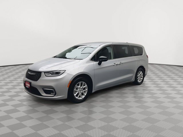 Used 2024 Silver Mist Clearcoat Chrysler Touring L image 35