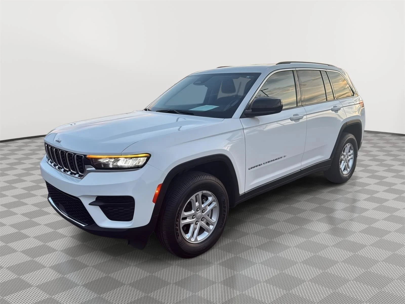 Used 2023 Bright White Clearcoat Jeep Laredo image 3