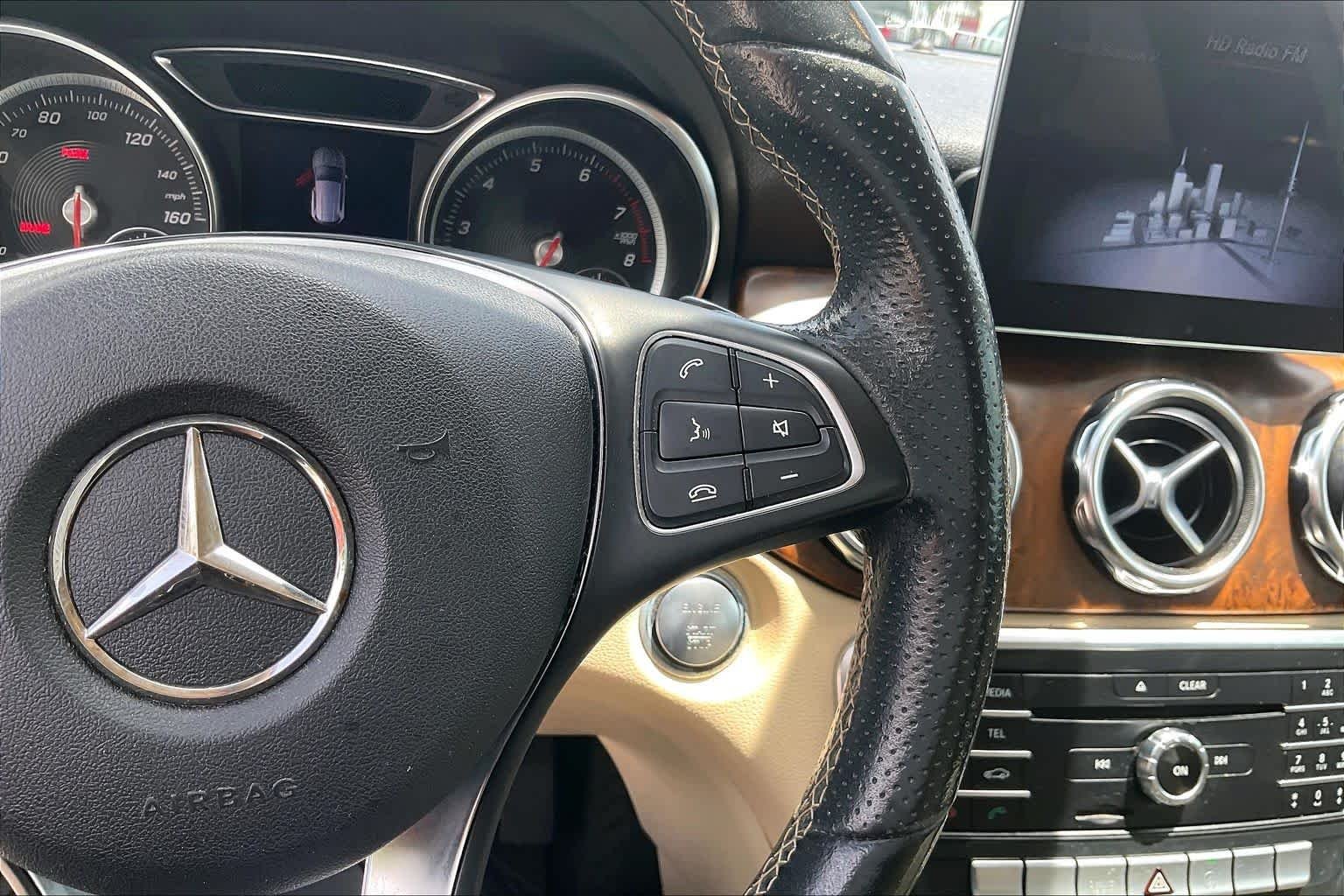 Used 2019 Polar White Mercedes-Benz GLA 250 image 24