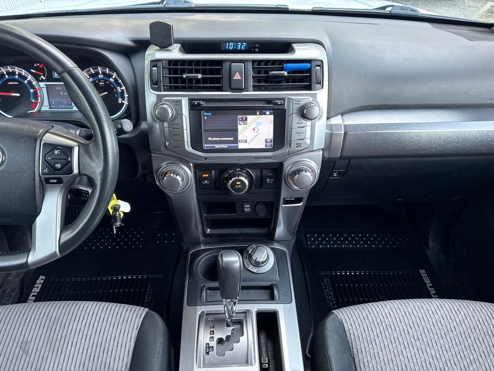 Used 2018 Super White Toyota SR5 image 29