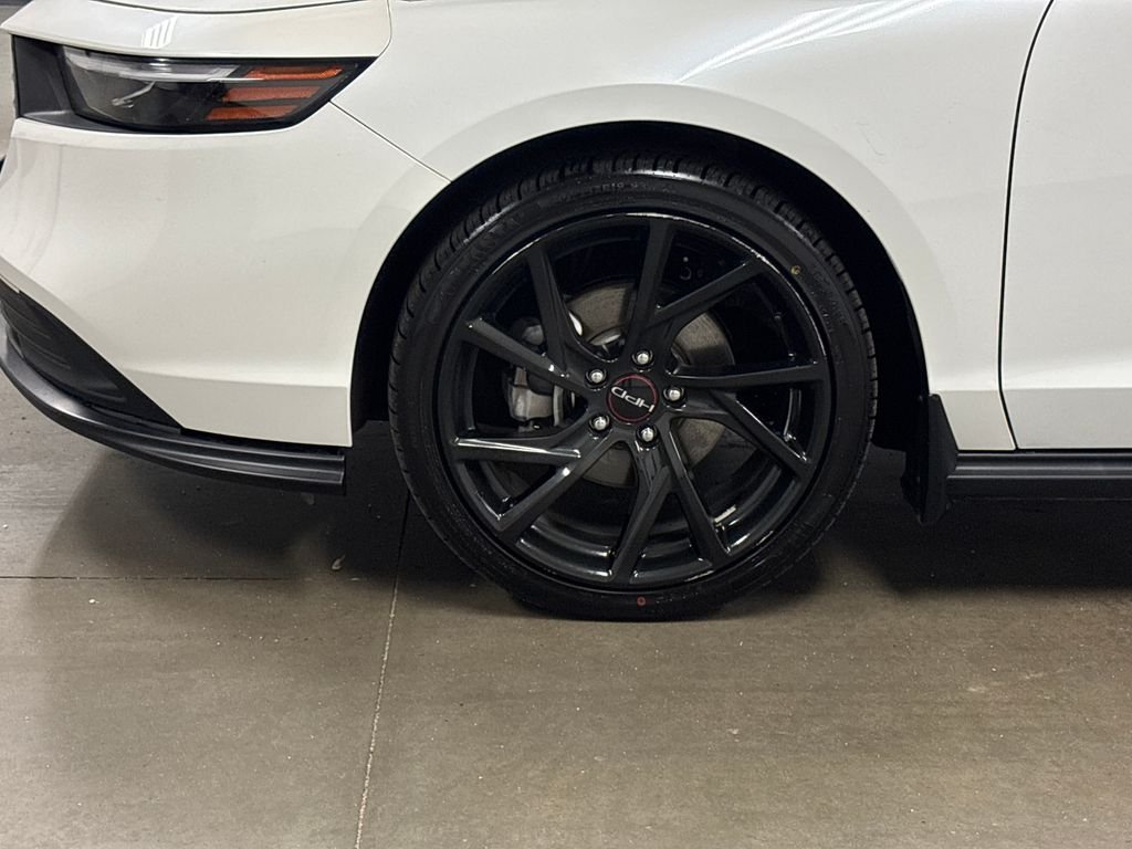 Used 2023 White Honda LX image 10