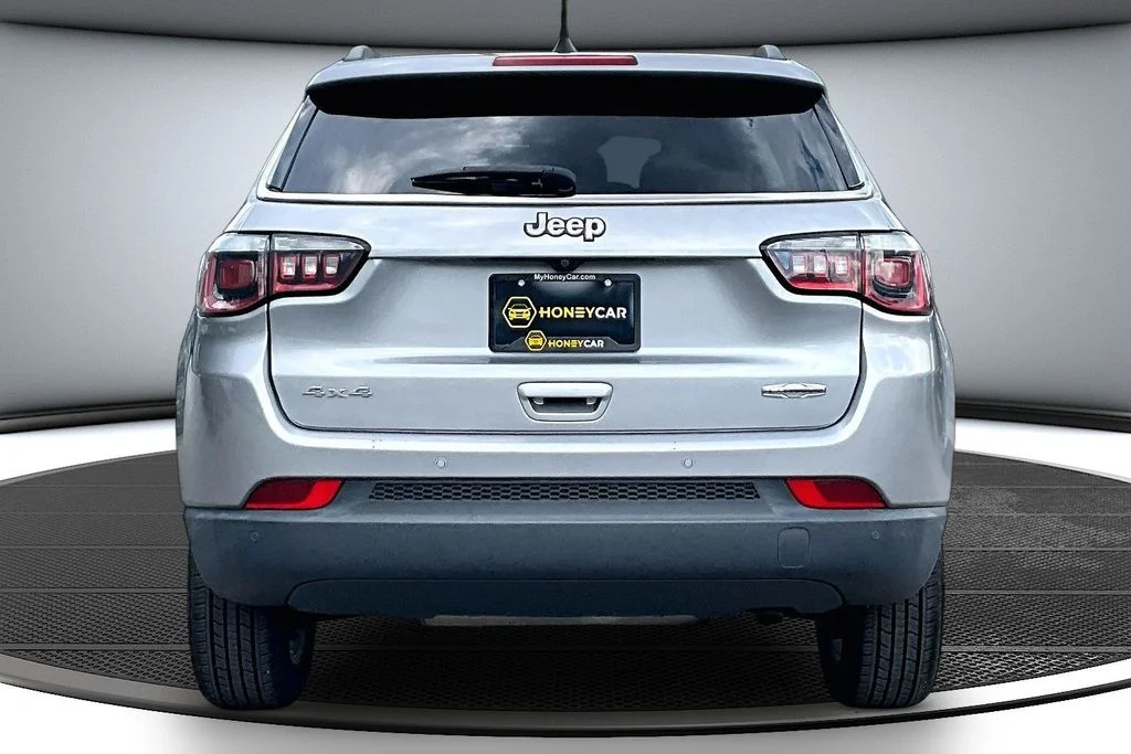 Certified Used 2019 Silver Jeep Latitude image 5