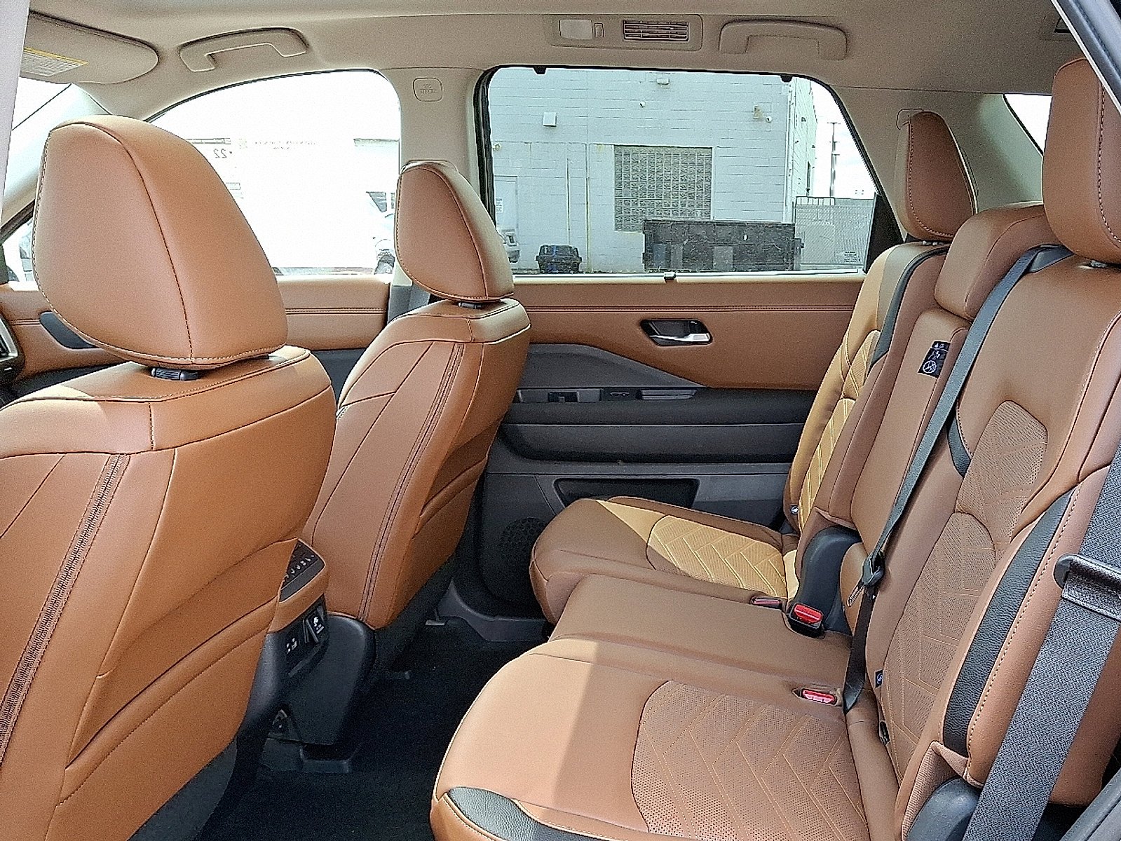 2025 Nissan Pathfinder Platinum - Photo 7