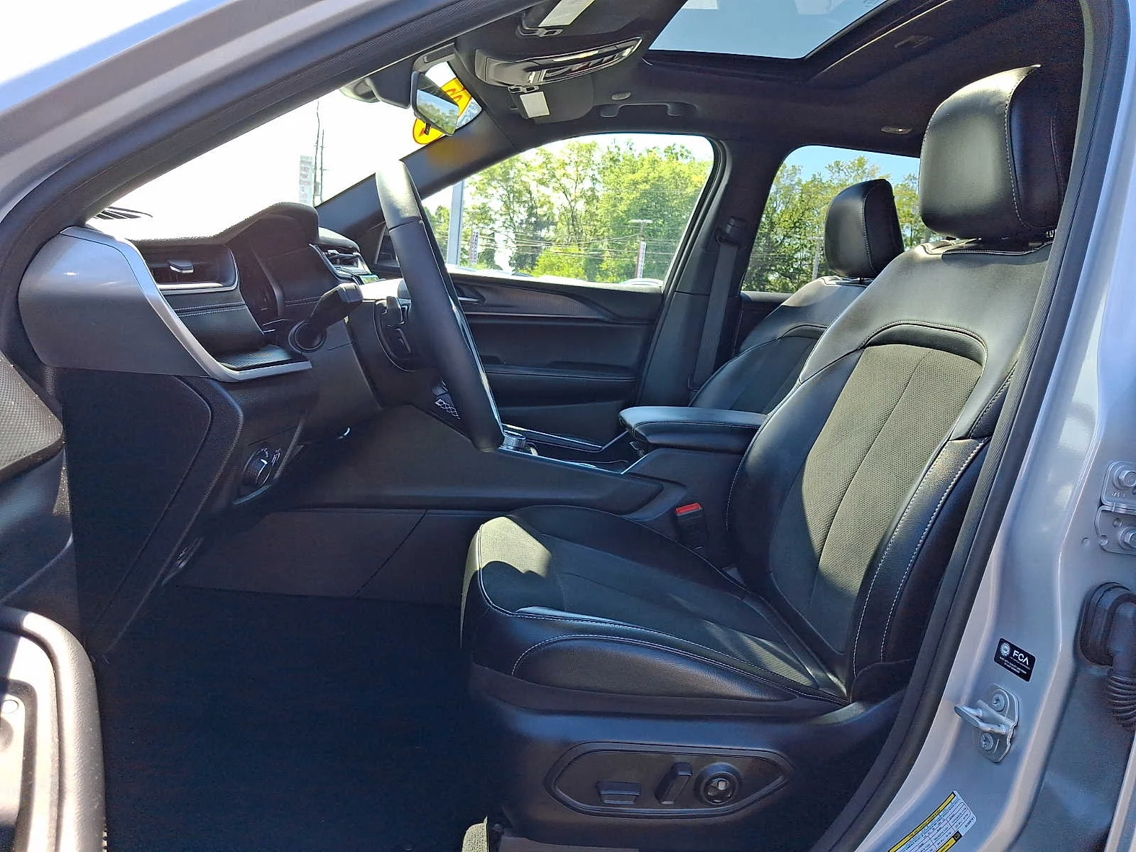 Used 2025 Silver Zynith Jeep Altitude X image 13