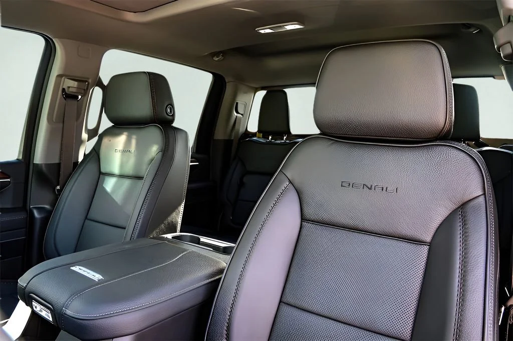Used 2025 Onyx Black GMC Denali image 13