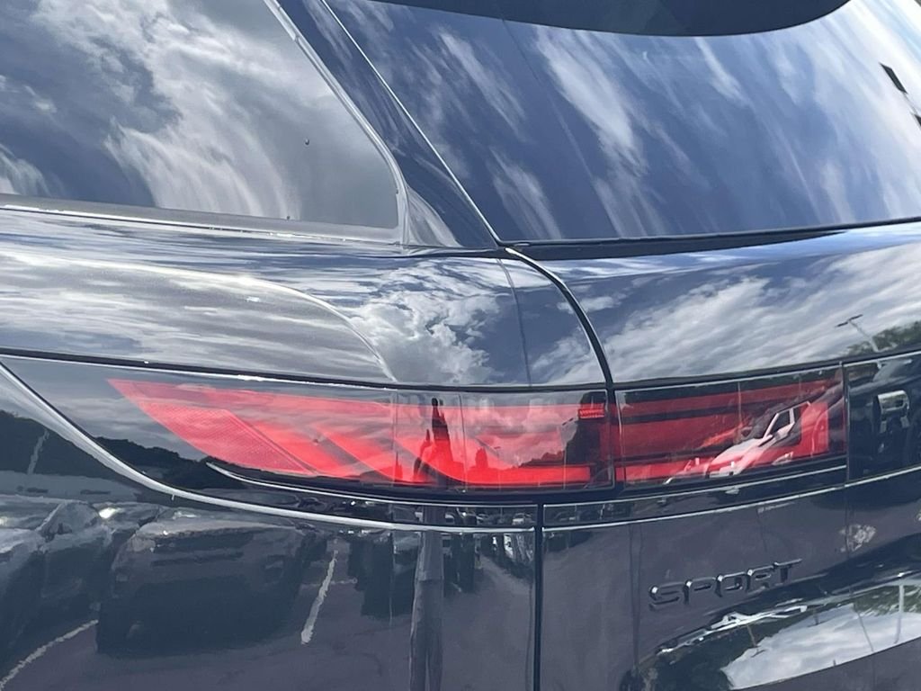 New 2026 Santorini Black Land Rover Dynamic SE image 10