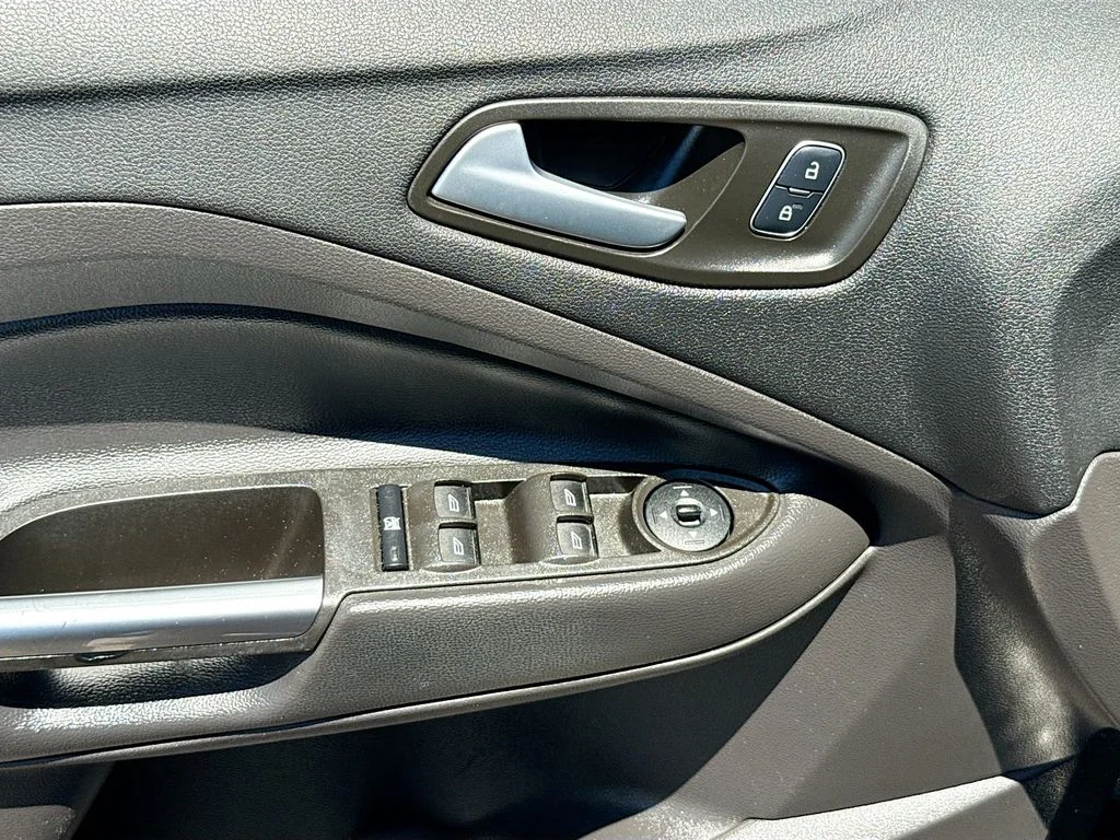 Used 2018 Black Ford SE image 18