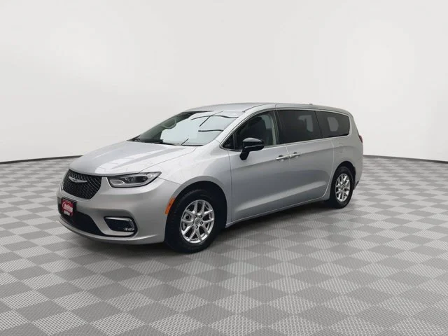 Used 2024 Silver Mist Clearcoat Chrysler Touring L image 35