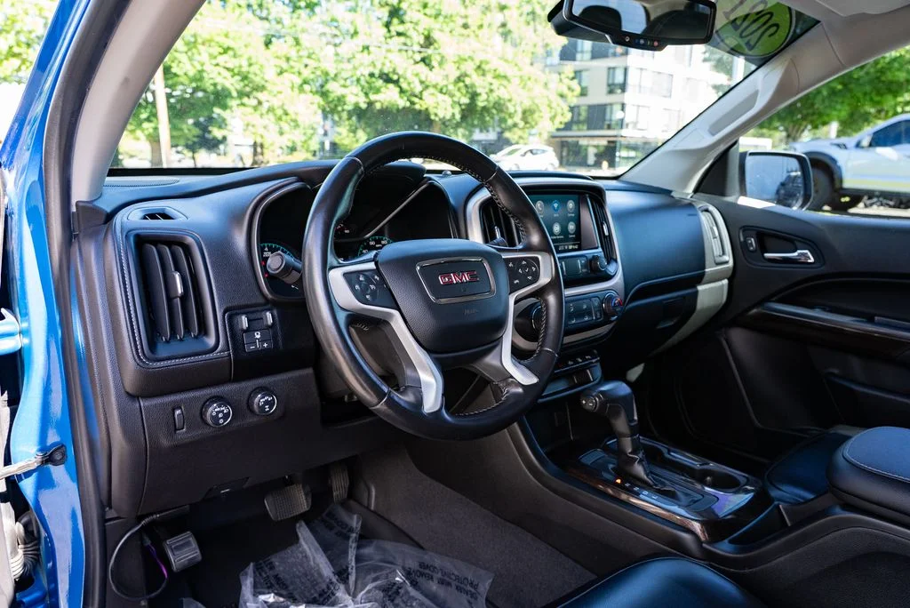 Used 2021 Blue GMC Elevation image 23