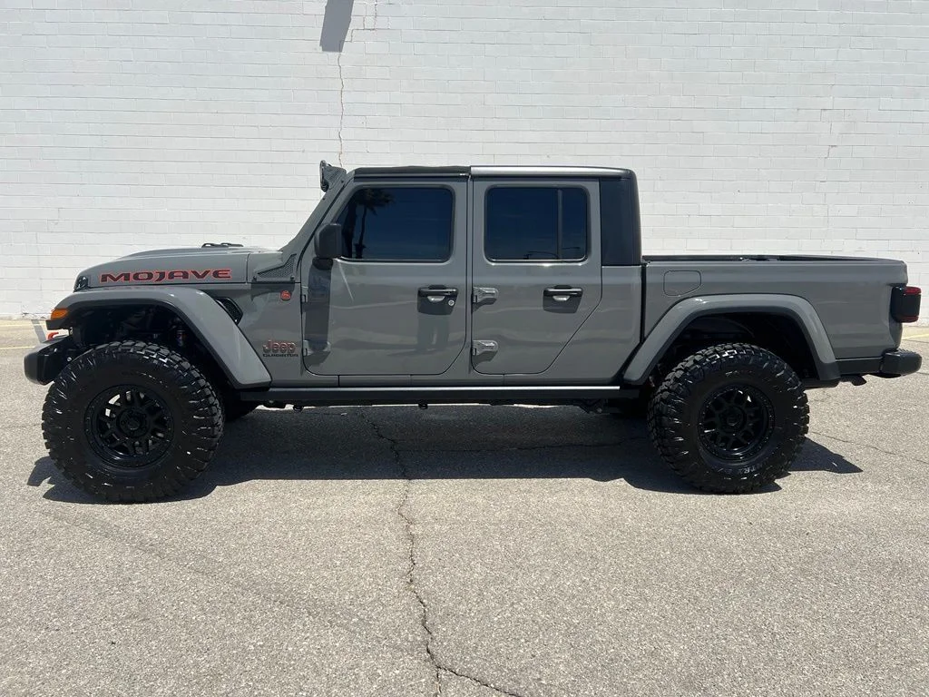 Used 2021 Sting Gray Clearcoat Jeep Mojave image 2