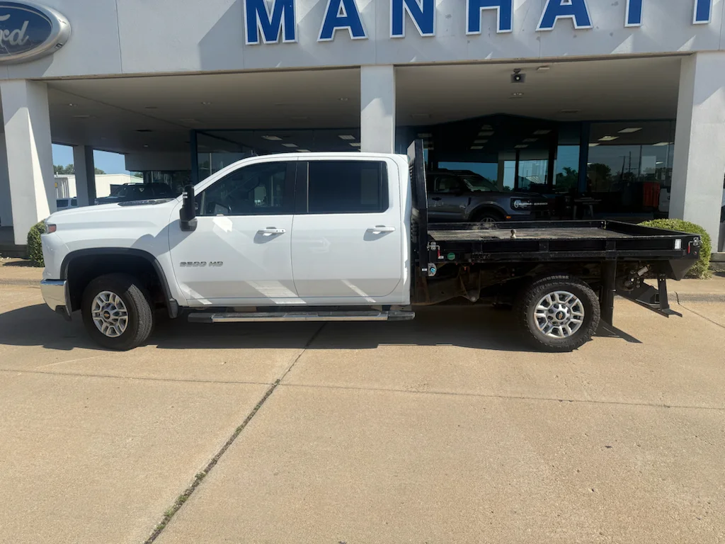 Used 2025 Summit White Chevrolet LT image 15