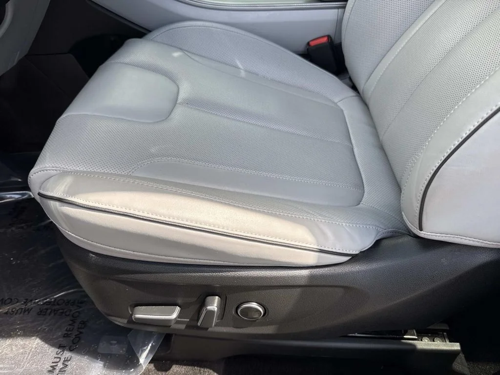 Used 2023 Black Hyundai SEL image 27