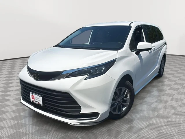2026 TOYOTA SIENNA LE