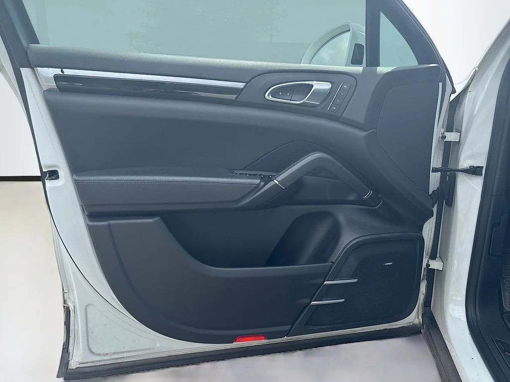 Used 2017 White Porsche Base image 39