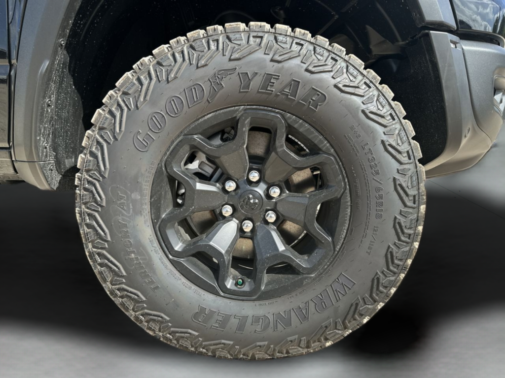 New 2026 Diamond Black Crystal Pearl-Coat Exterior Paint RAM RHO image 48
