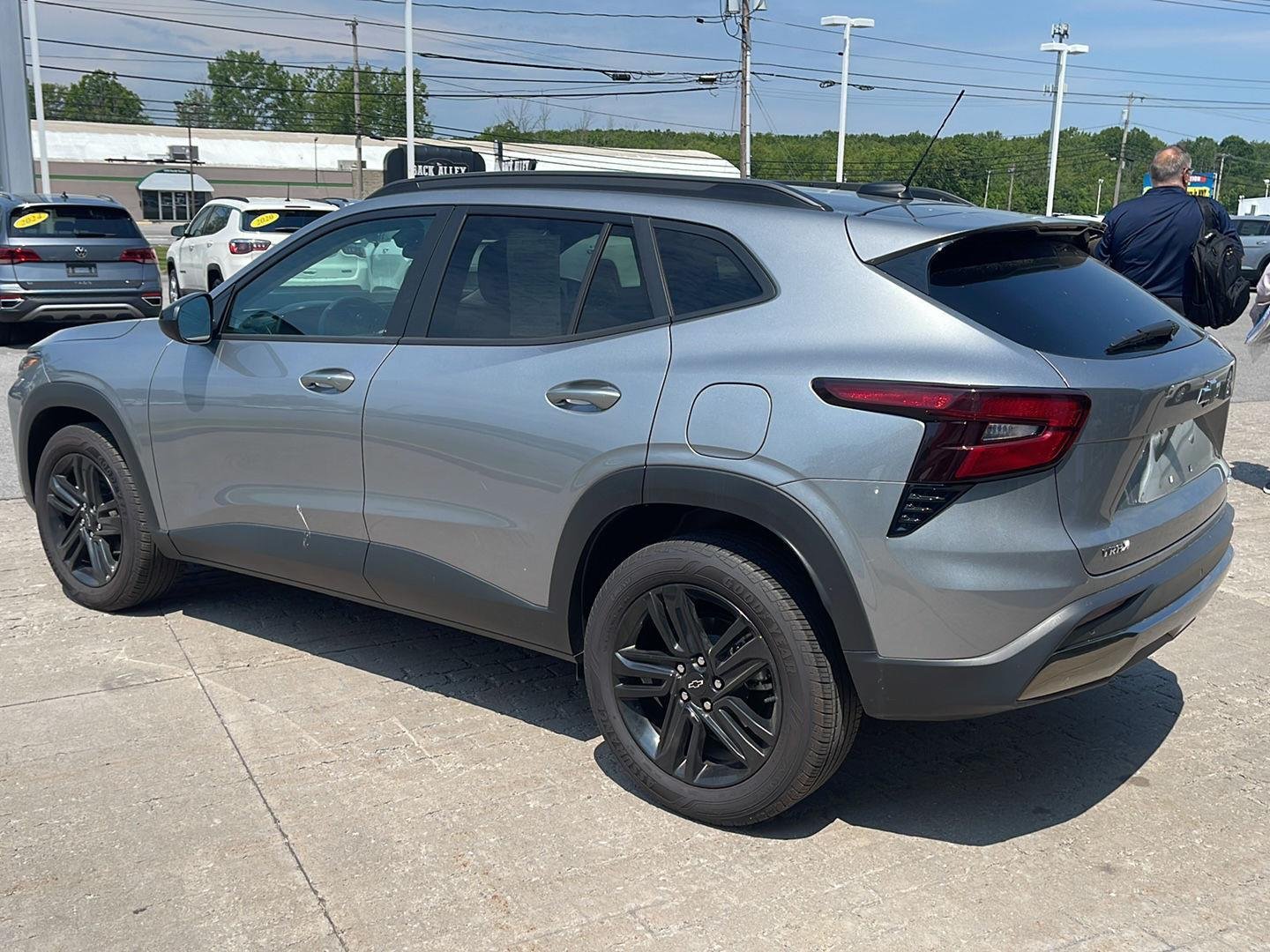 Used 2025 Sterling Gray Metallic Chevrolet ACTIV image 4