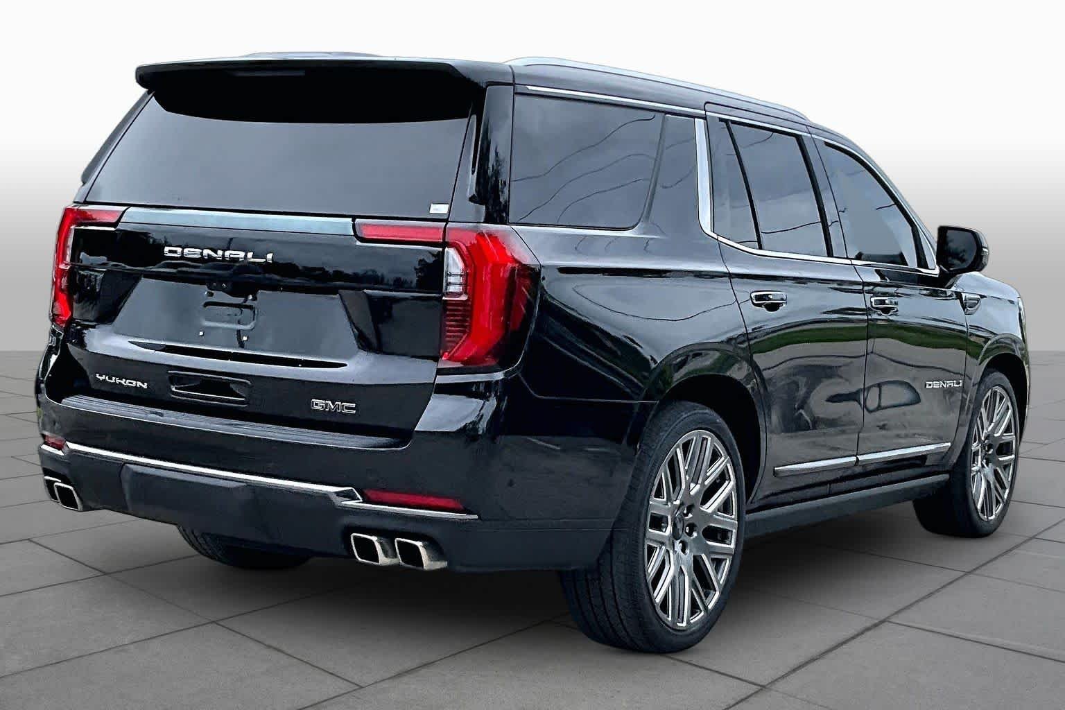 Used 2025 Onyx Black GMC Denali Ultimate image 13