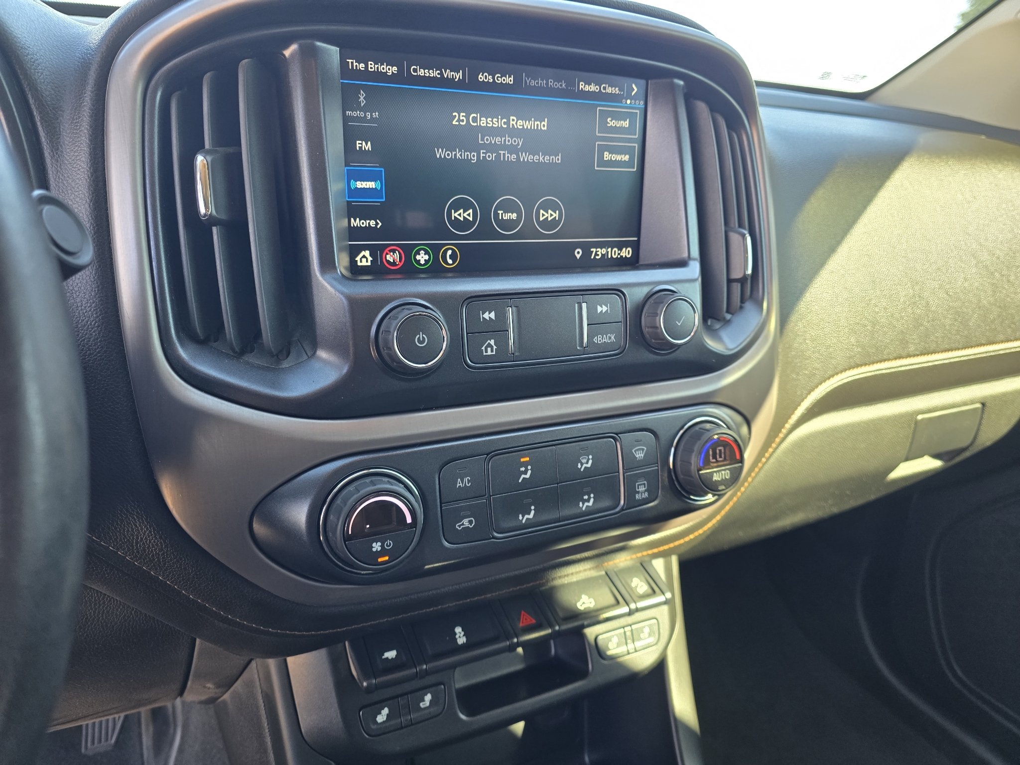Used 2021 Summit White GMC 4WD AT4 w/Cloth image 23