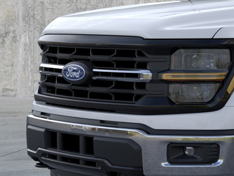 New 2026 Oxford White Ford XLT image 17