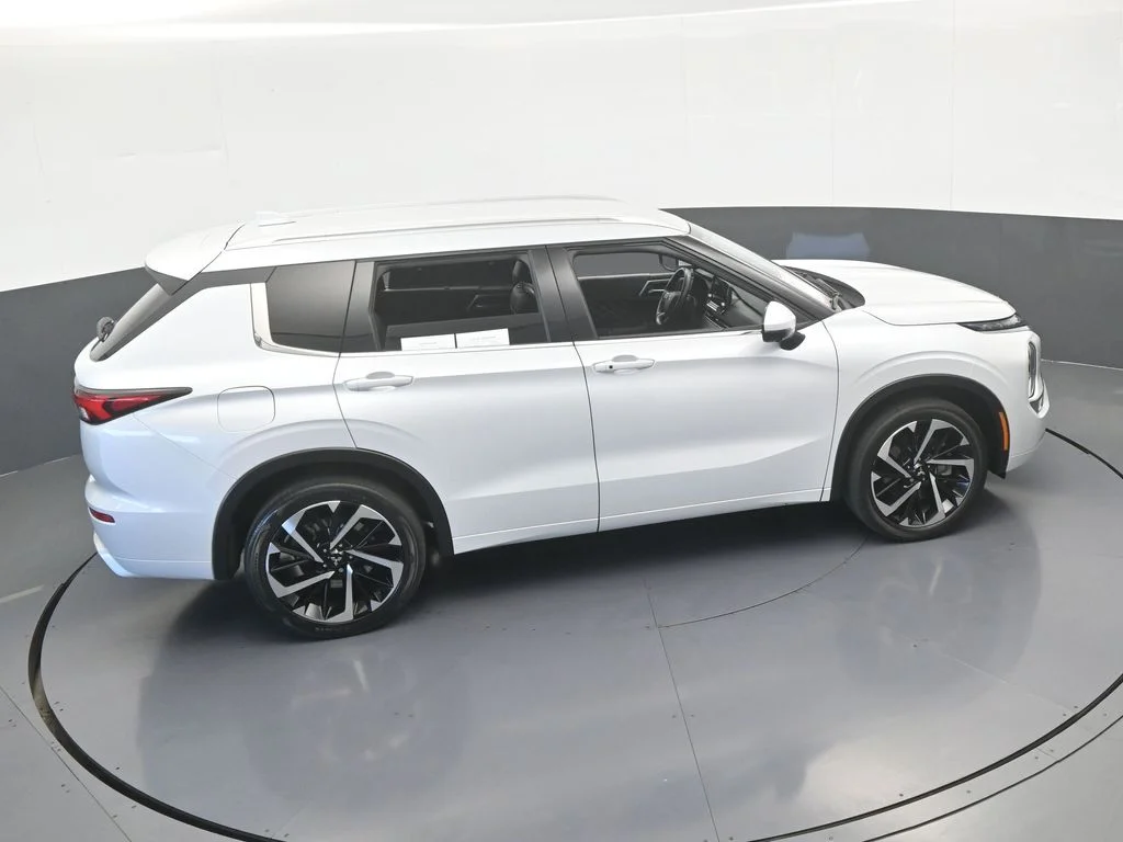 Used 2024 White Mitsubishi SEL image 56