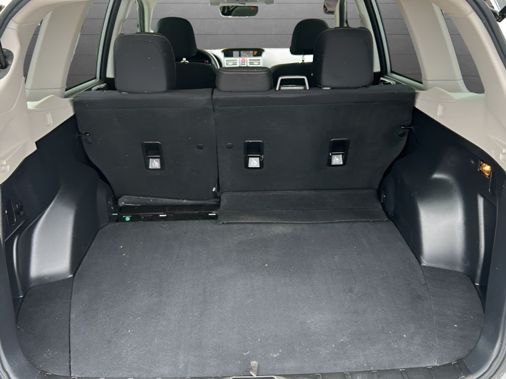 Used 2018 Silver Subaru 2.5i Premium image 12