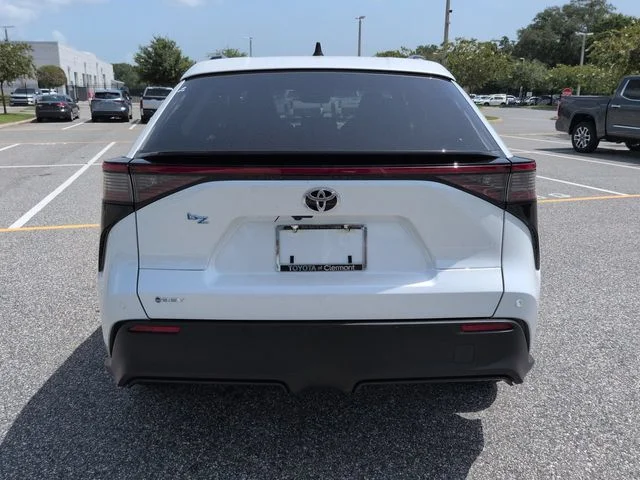 New 2026 Wind Chill Pearl Toyota XLE image 5