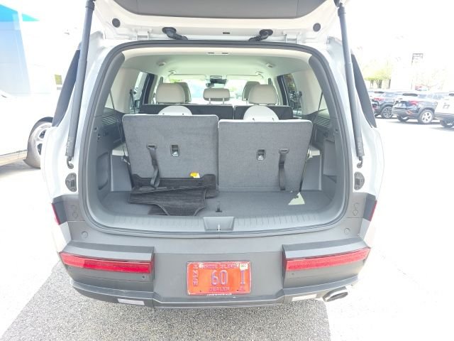 Used 2025 Silver Hyundai SE image 33