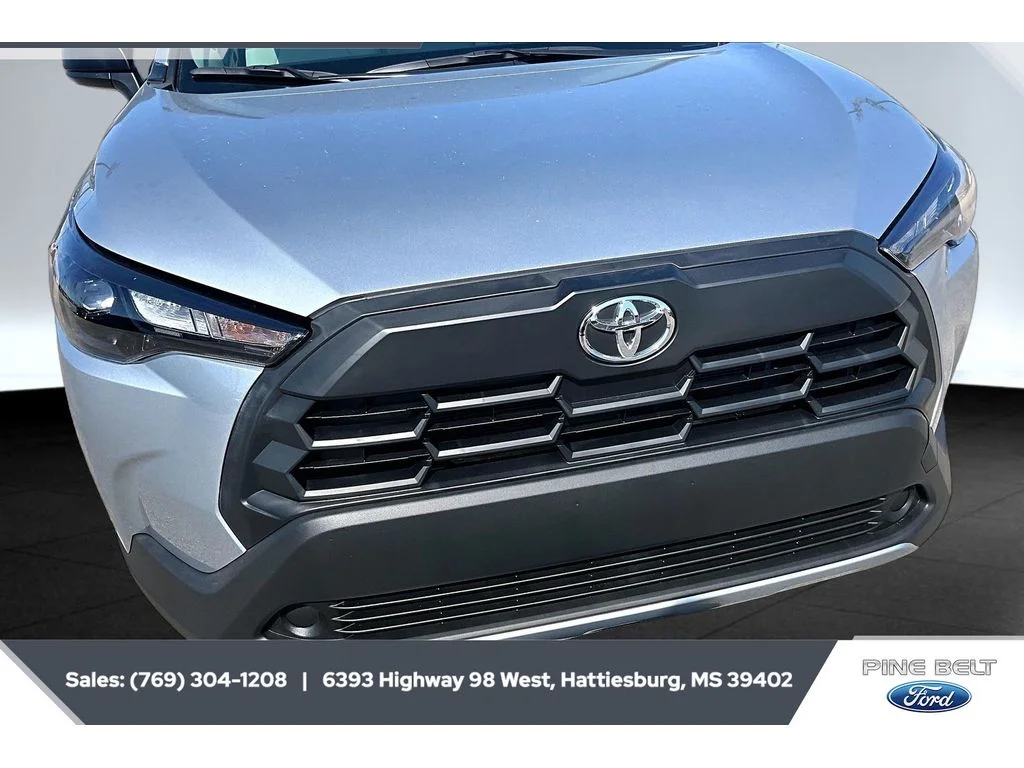 Used 2026 Sonic Silver Toyota L image 5