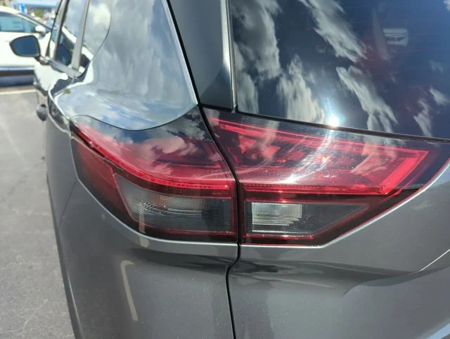 Used 2021 Gray Nissan S image 18