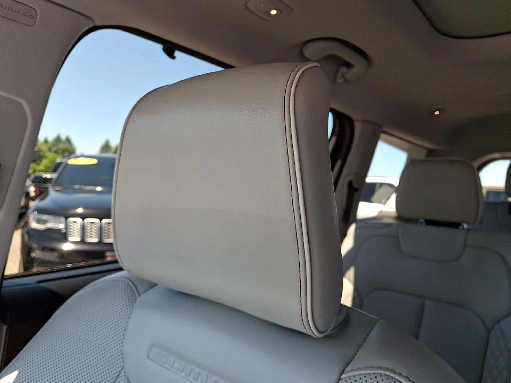 Used 2022 Velvet Red Pearlcoat Jeep Summit image 18