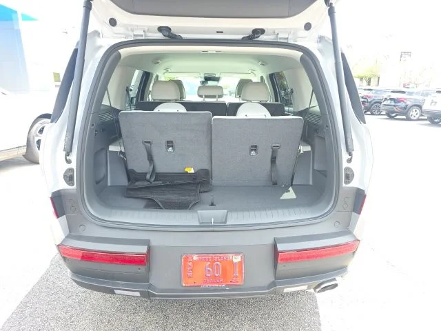 Used 2025 Silver Hyundai SE image 33