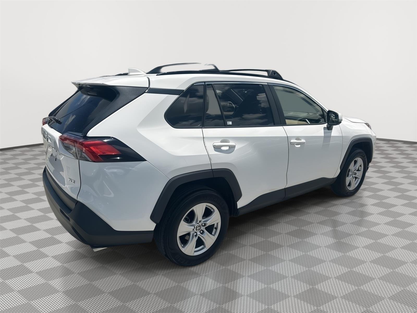 Used 2020 Super White Toyota XLE image 5