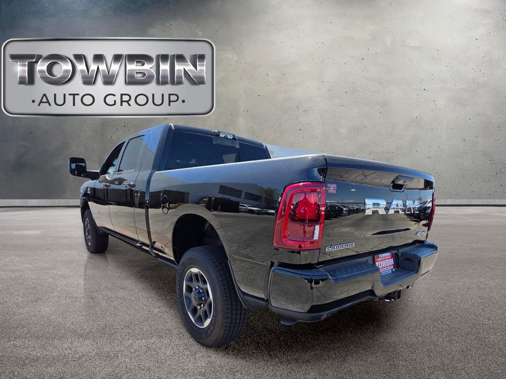 New 2025 Diamond Black Crystal Pearl-Coat Exterior Paint RAM Laramie image 4