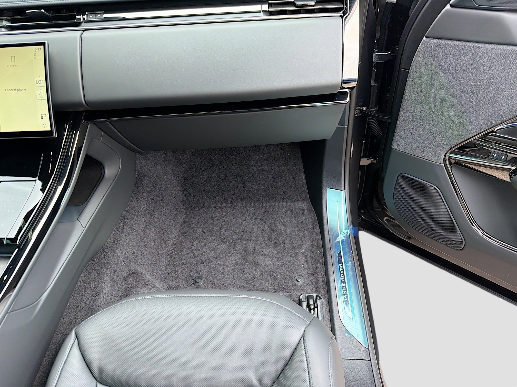 New 2026 Carpathian Grey Land Rover Dynamic SE image 18