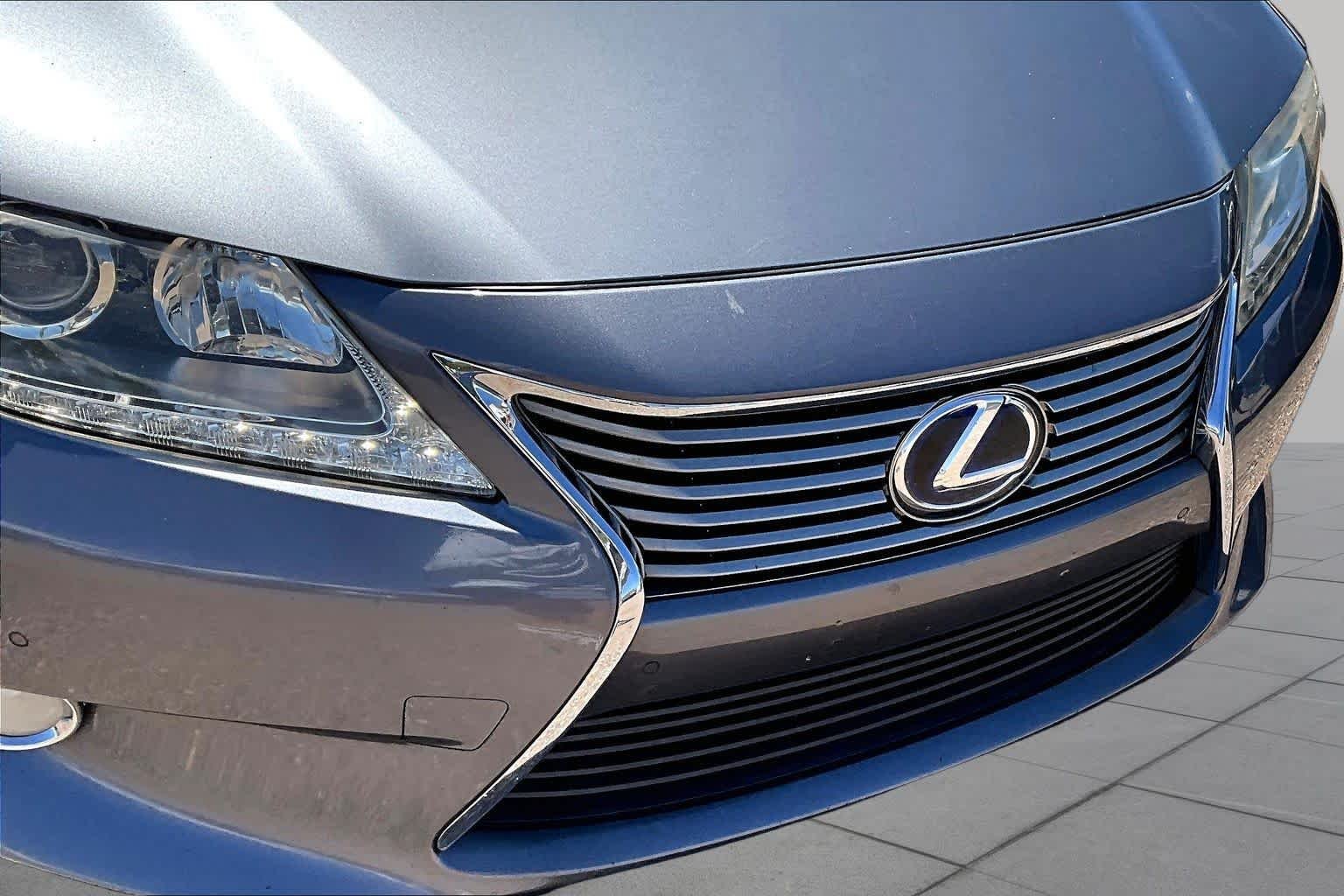 Used 2014 Nebula Gray Pearl Lexus Hybrid image 26