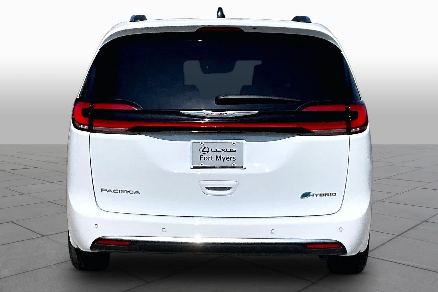 Used 2024 Bright White Clearcoat Chrysler Hybrid Pinnacle image 5